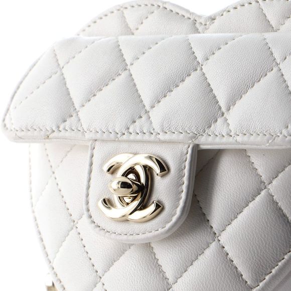 Chanel CC in Love Heart Clutch with Chain Quilted Lambskin White - Picture 7 of 10